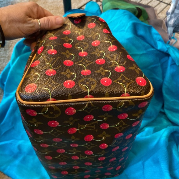 Authentic Cherry Louis Vuitton, SP1024 - Picture 5 of 8